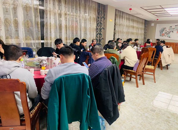 半岛真人体育
聚餐4